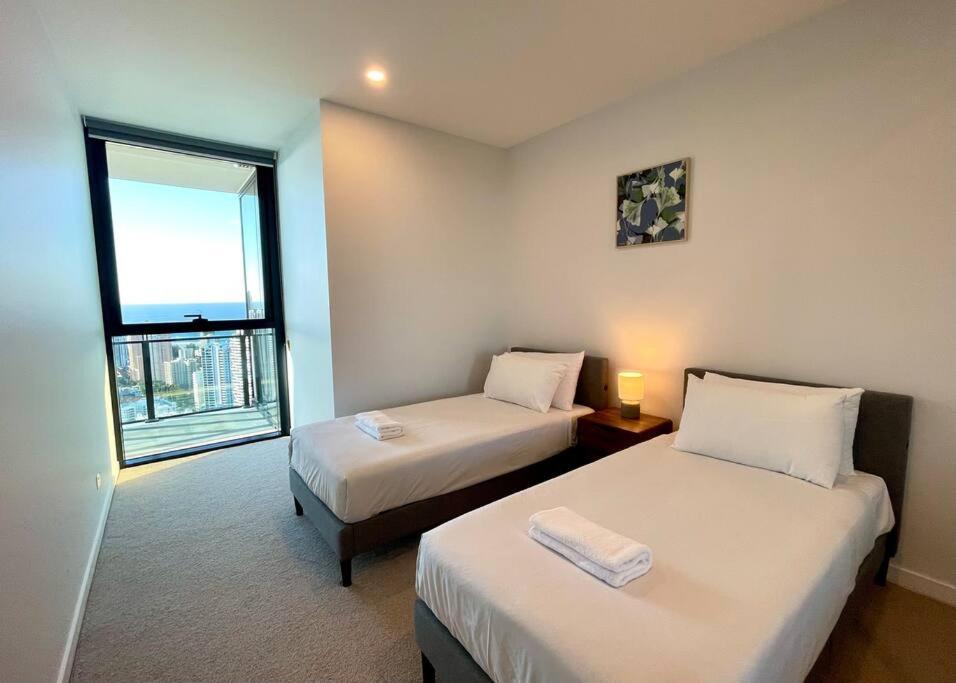 Stunning Oceanview 2Br In The Heart Of Broadbeach 44F Apartment โกลด์โคสต์ ภายนอก รูปภาพ