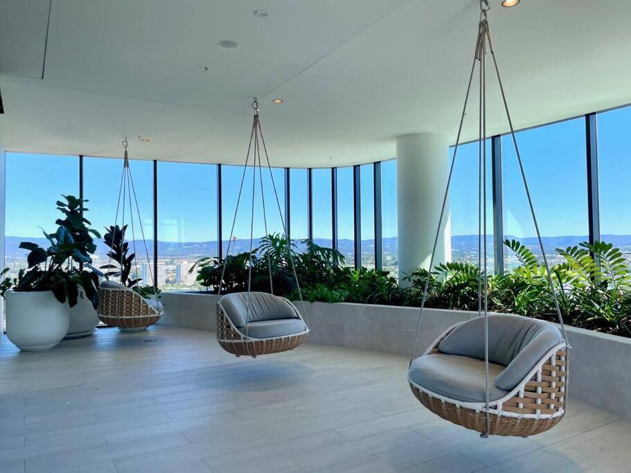 Stunning Oceanview 2Br In The Heart Of Broadbeach 44F Apartment โกลด์โคสต์ ภายนอก รูปภาพ