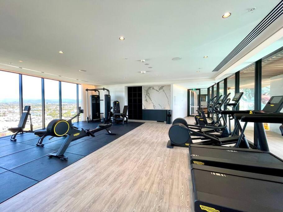 Stunning Oceanview 2Br In The Heart Of Broadbeach 44F Apartment โกลด์โคสต์ ภายนอก รูปภาพ