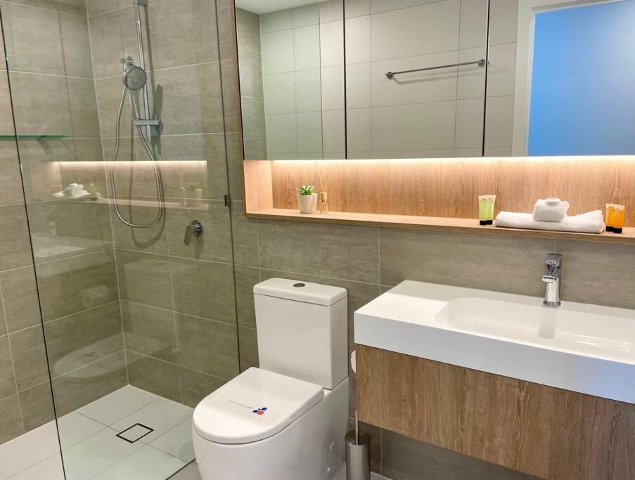 Stunning Oceanview 2Br In The Heart Of Broadbeach 44F Apartment โกลด์โคสต์ ภายนอก รูปภาพ