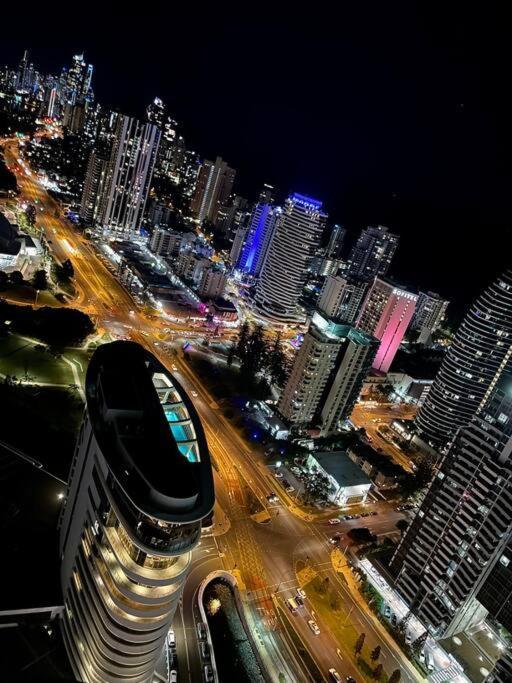 Stunning Oceanview 2Br In The Heart Of Broadbeach 44F Apartment โกลด์โคสต์ ภายนอก รูปภาพ