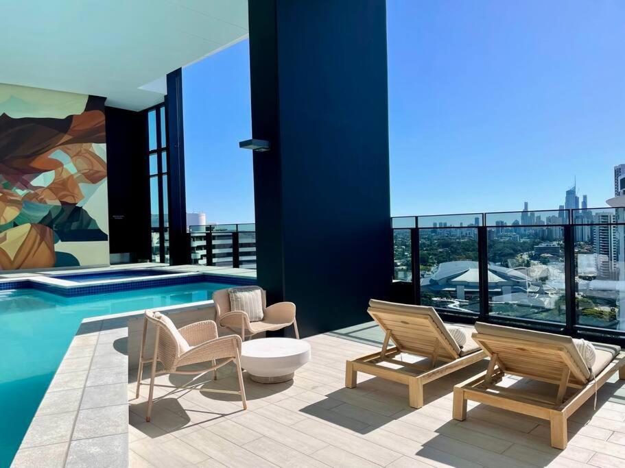 Stunning Oceanview 2Br In The Heart Of Broadbeach 44F Apartment โกลด์โคสต์ ภายนอก รูปภาพ