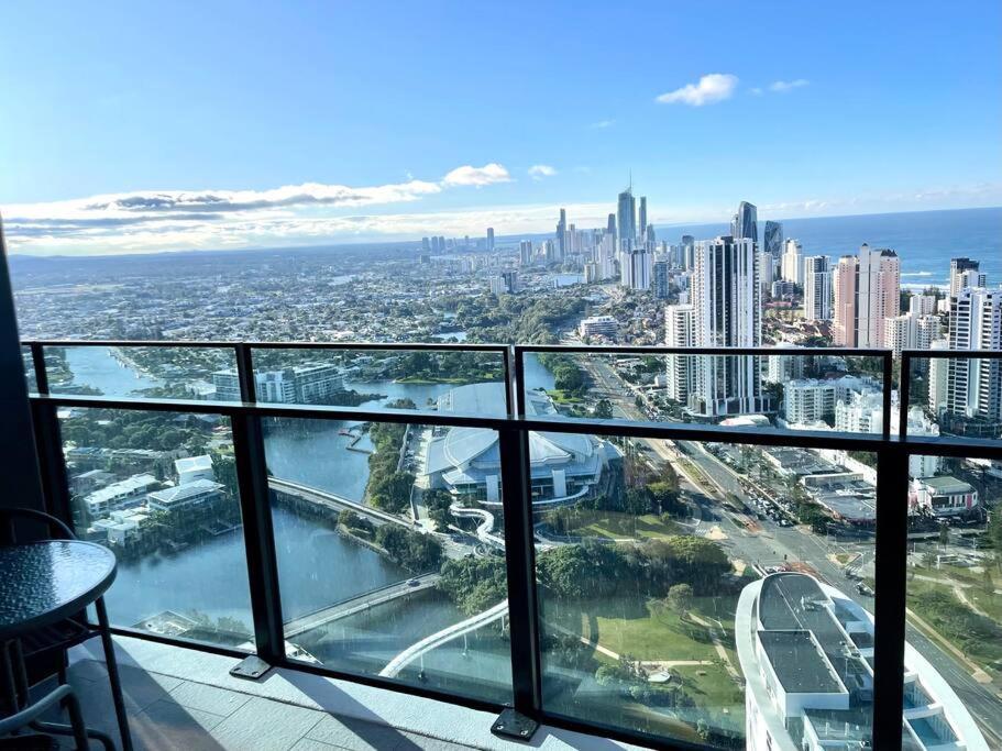 Stunning Oceanview 2Br In The Heart Of Broadbeach 44F Apartment โกลด์โคสต์ ภายนอก รูปภาพ