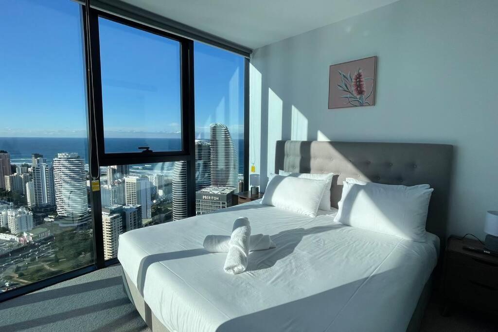 Stunning Oceanview 2Br In The Heart Of Broadbeach 44F Apartment โกลด์โคสต์ ภายนอก รูปภาพ