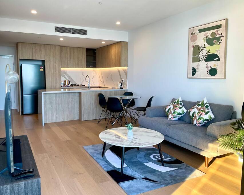 Stunning Oceanview 2Br In The Heart Of Broadbeach 44F Apartment โกลด์โคสต์ ภายนอก รูปภาพ