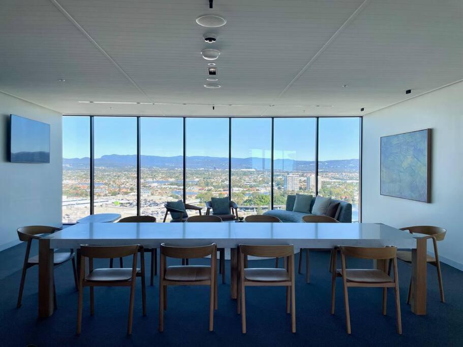 Stunning Oceanview 2Br In The Heart Of Broadbeach 44F Apartment โกลด์โคสต์ ภายนอก รูปภาพ